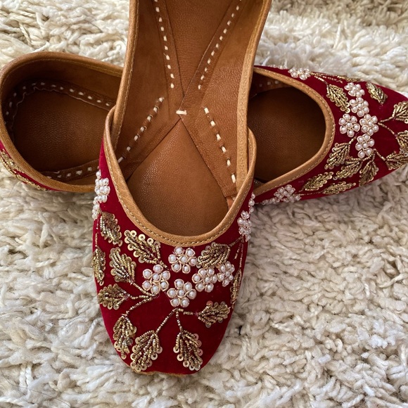 Red pearl and white beaded Shoes - Picture 2 of 6